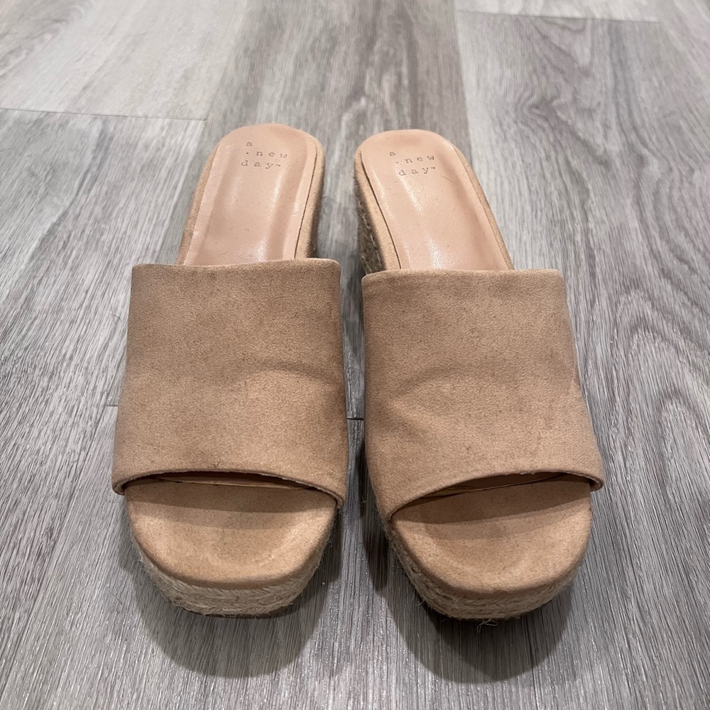 Casual Tan Platform Slide Sandals - Picture 4 of 5